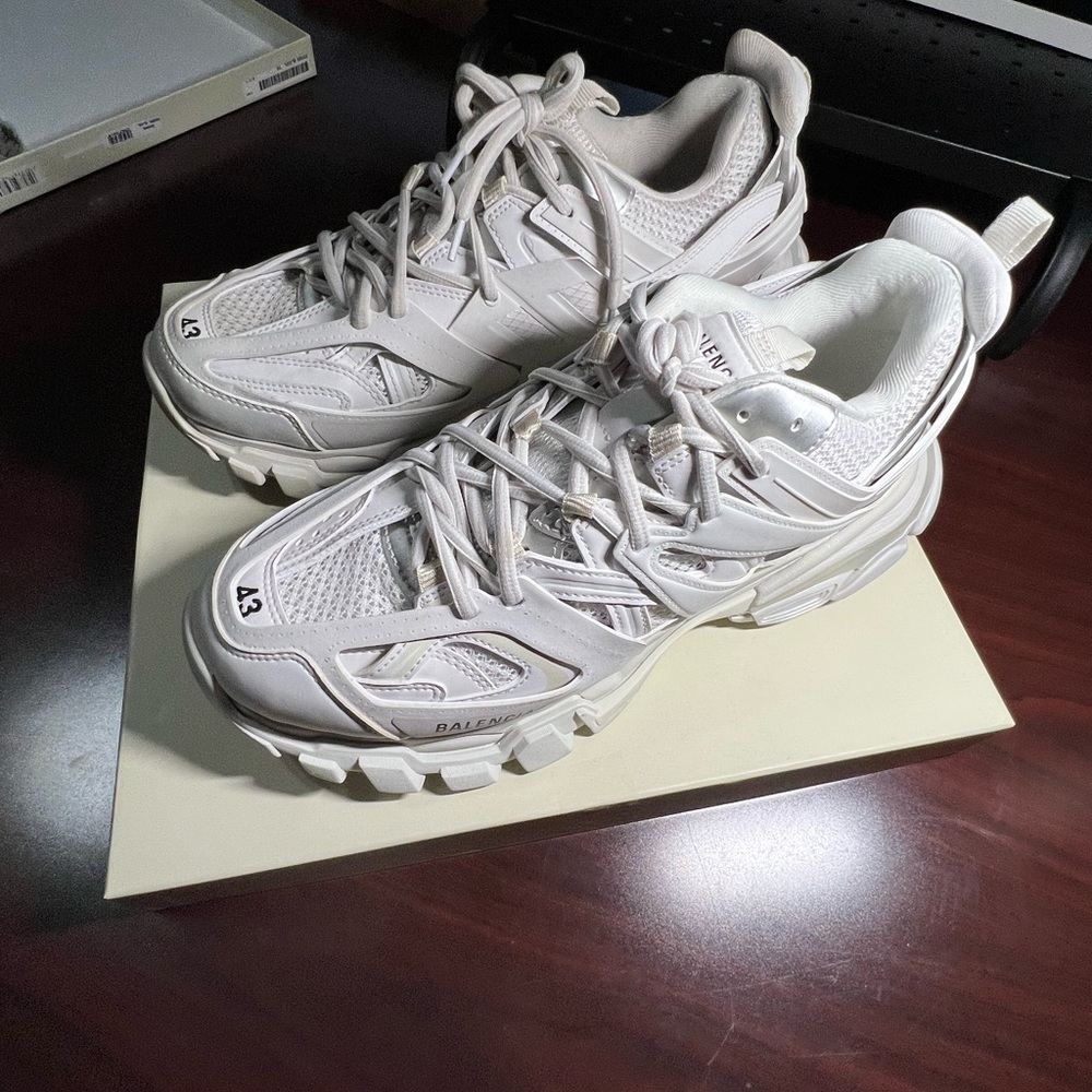 BALENCIAGA
Track Sneakers - Picture 7 of 12